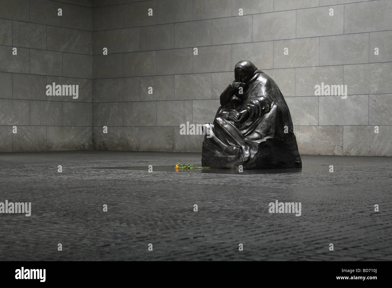 Pietà da Kaethe Kollwitz. Nuova casa di guardia. Il Mahnmal memoriale per le vittime di guerra e di tirannia, Berlino, Germania. Foto Stock