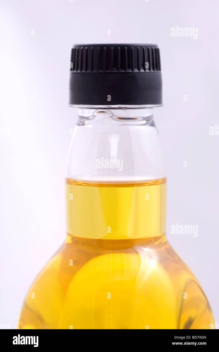 Close up di un olio di oliva Bottiglia Foto Stock