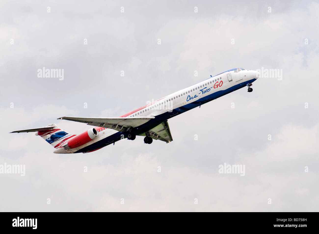 McDonnell Douglas MD 82 Uno due compagnie aeree Go togliere all'Aeroporto Don Muang Foto Stock