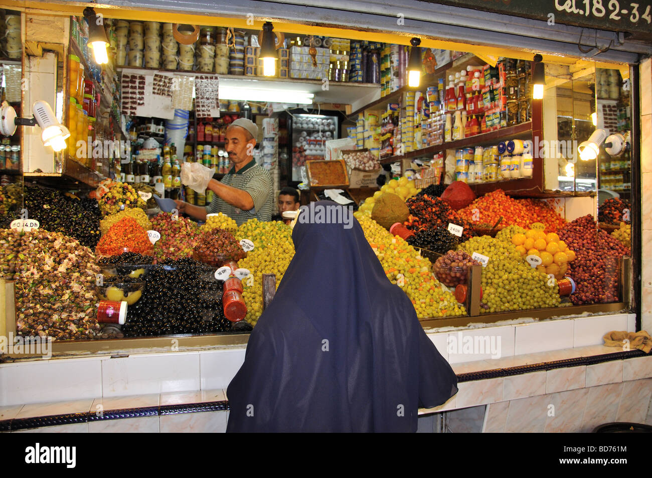 Pressione di stallo di oliva a Kasbah, Tangeri, Regione Tangier-Tétouan, Marocco Foto Stock