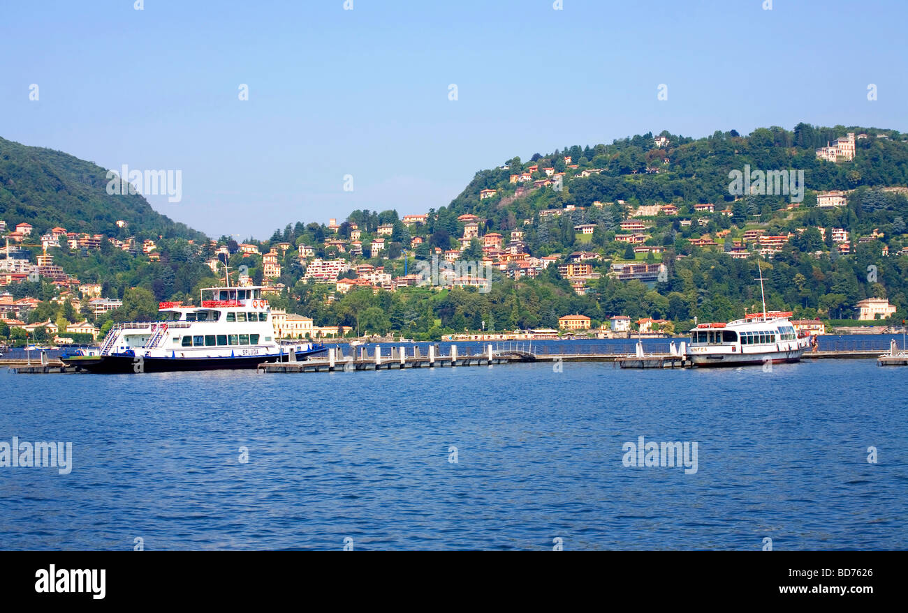 Sbarco dei traghetti sul lago di Como Lombardia Italia Foto Stock