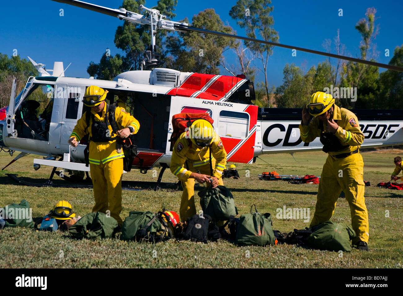 CAL Fire CDF - California Dipartimento di silvicoltura e protezione antincendio esercitazione con San Jose, CA dei Vigili del Fuoco Foto Stock