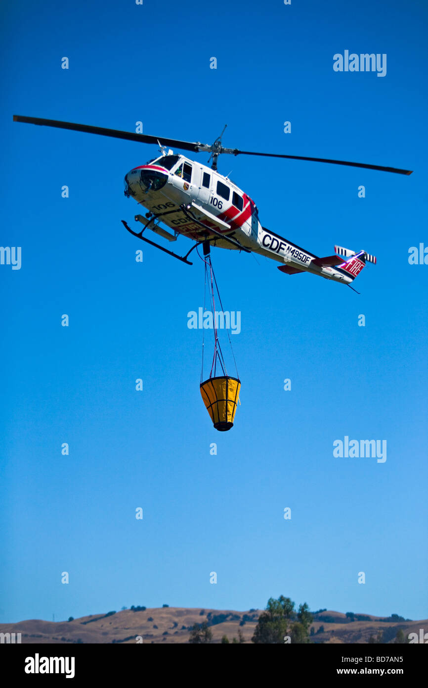 CAL Fire CDF - California Dipartimento di silvicoltura e protezione antincendio esercitazione con San Jose, CA dei Vigili del Fuoco Foto Stock