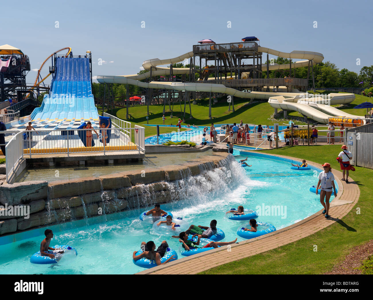 Persone in un parco acquatico in Canada's Wonderland Amusement Park Foto Stock