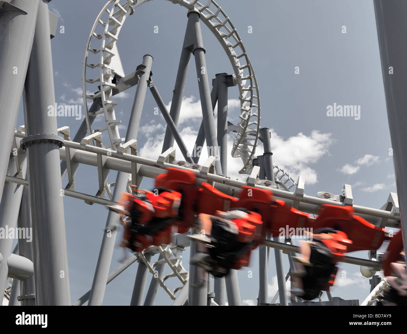 Ponte di volo in loop di simulazione di volo roller coaster al Canada's Wonderland Amusement Park Foto Stock