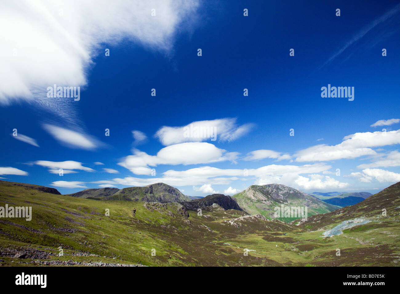 Brandreth Vertice con il 'alta falesia' Haystacks e pilastro montagne in distanza, 'Il Lake District' Cumbria Inghilterra England Regno Unito Foto Stock