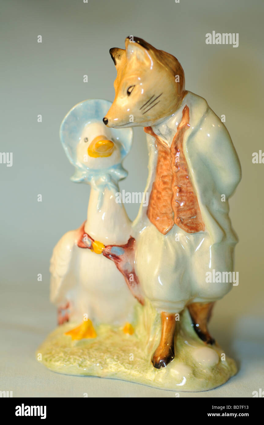 Jemina Puddleduck con Foxy Whiskered Gentleman - Beatrix Potter - Royal Doulton Peter Coniglio di figurine di raccolta Foto Stock