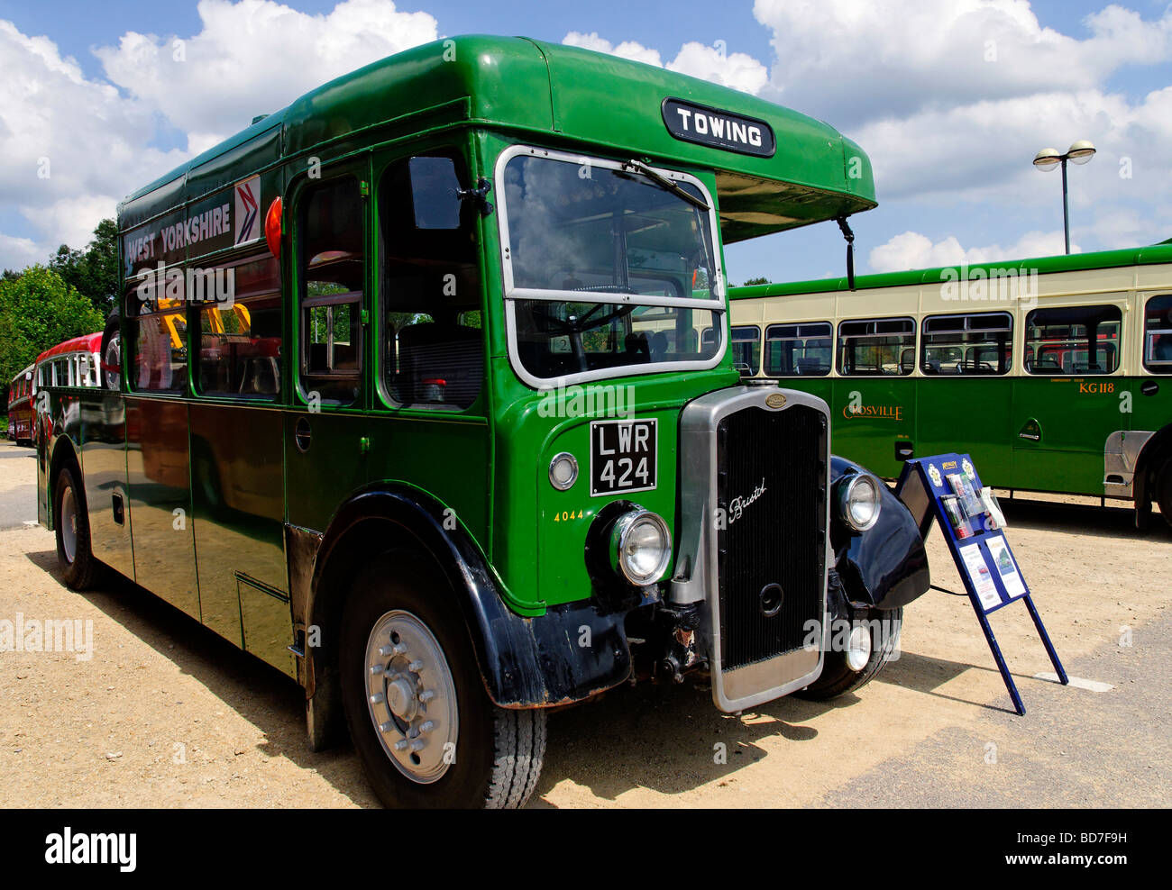 Vendemmia verde bus di traino Foto Stock