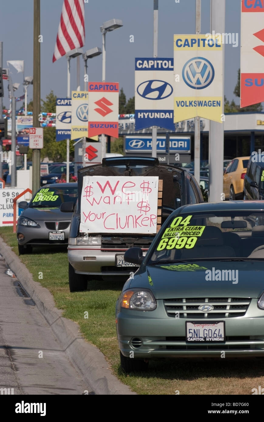 Cash-per-Clunkers, un 1996 Chevrolet al di fuori di una concessionaria auto pubblicità NEGLI STATI UNITI Governo commercio auto in programma. Foto Stock