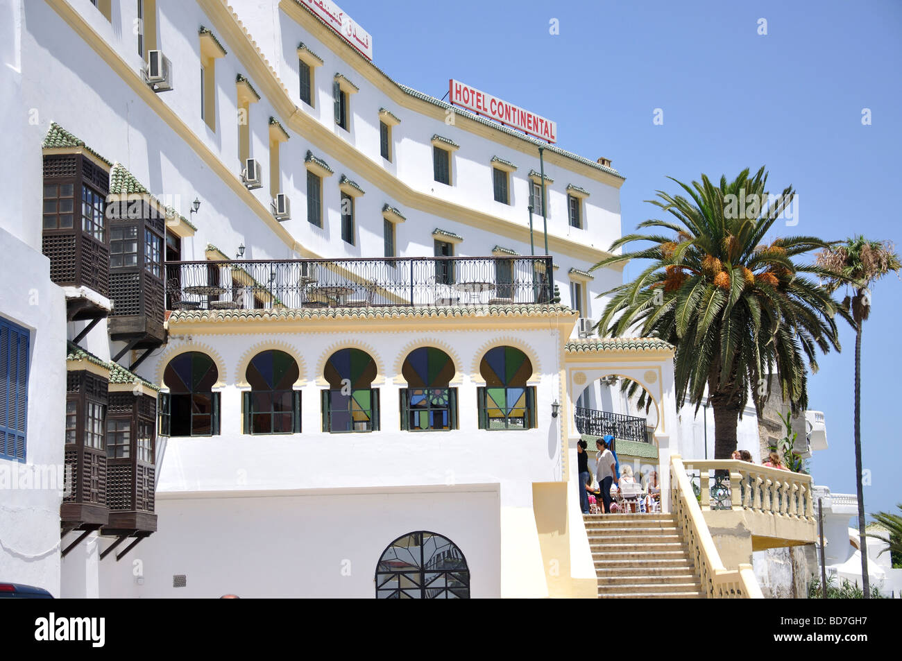 Balcone dello storico Hotel Continental (1870), Rue Dar El Baroud, Medina, Tangeri, regione di Tangeri-Tétouan, Marocco Foto Stock