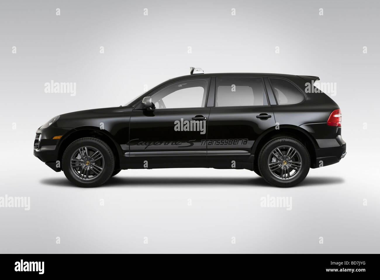 2010 Porsche Cayenne S Trassyberia in nero - Driver Profilo laterale Foto Stock