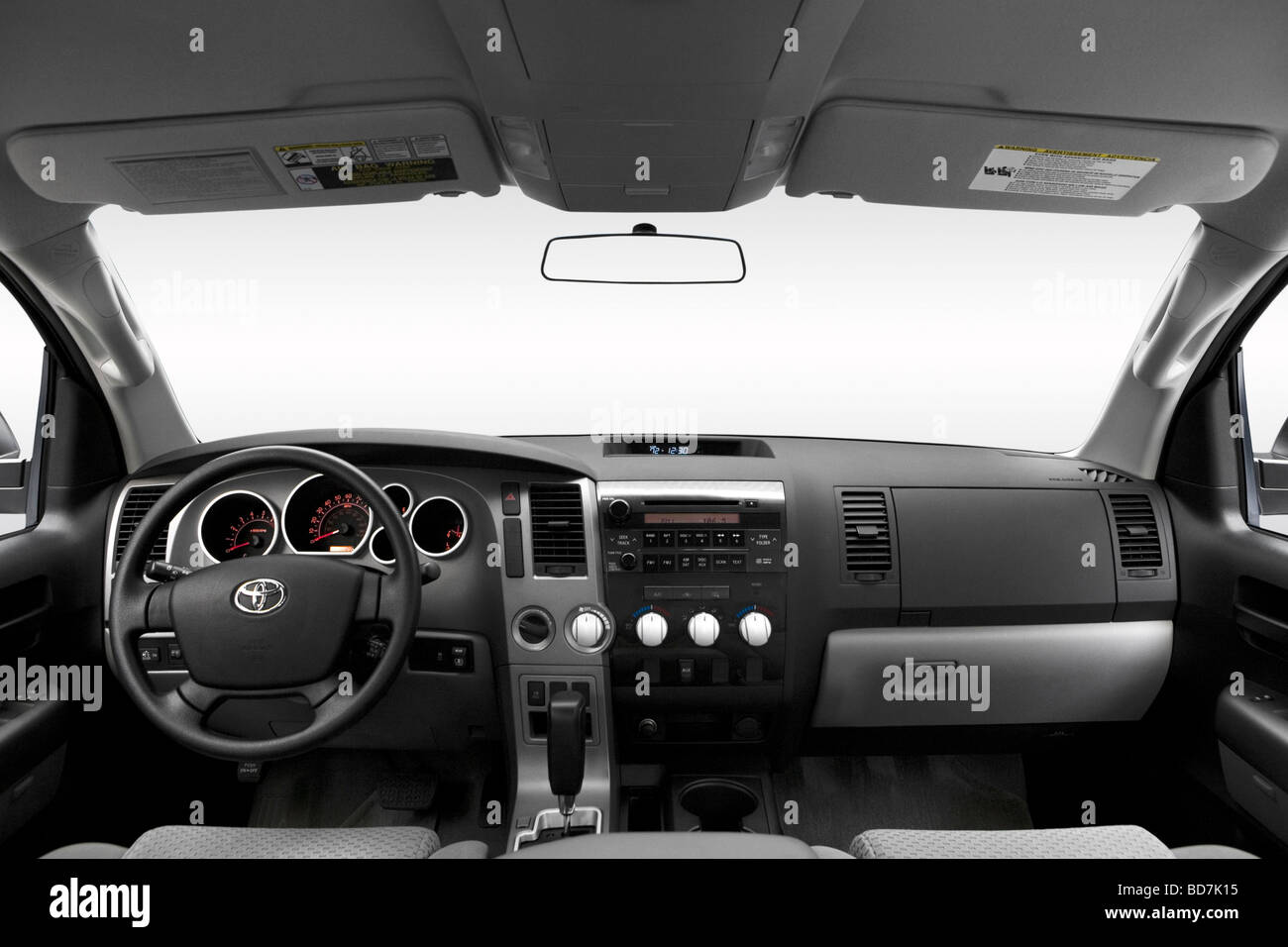 2010 Toyota Tundra cabina doppia in argento - Cruscotto, consolle cambio di marcia visualizzare Foto Stock