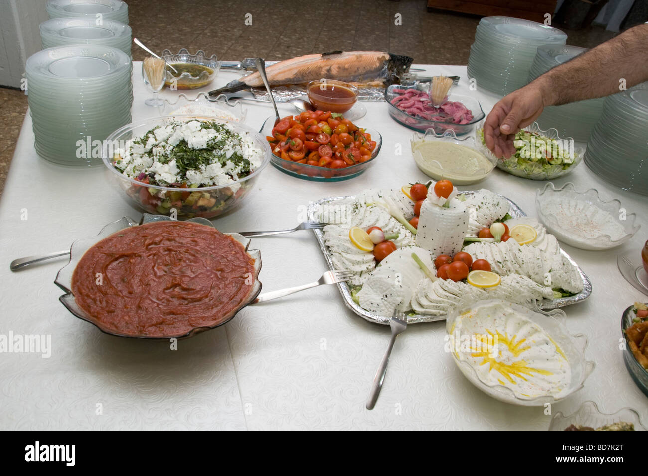 Il tradizionale pasto di caseificio di Shavuot o Shavuos Foto Stock