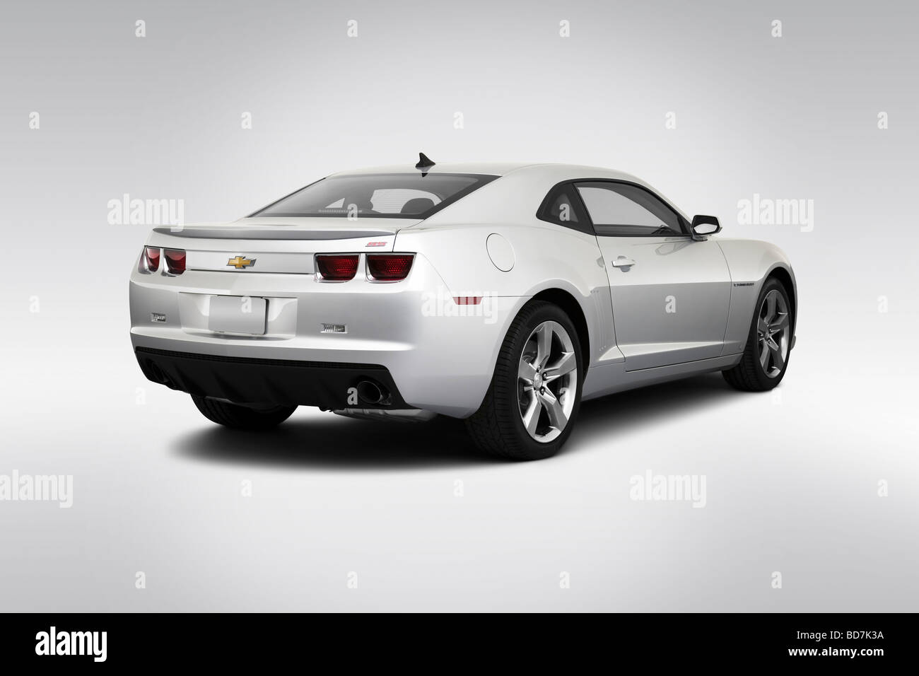 2010 Chevrolet Camaro 2SS in argento - angolo posteriore vista Foto Stock