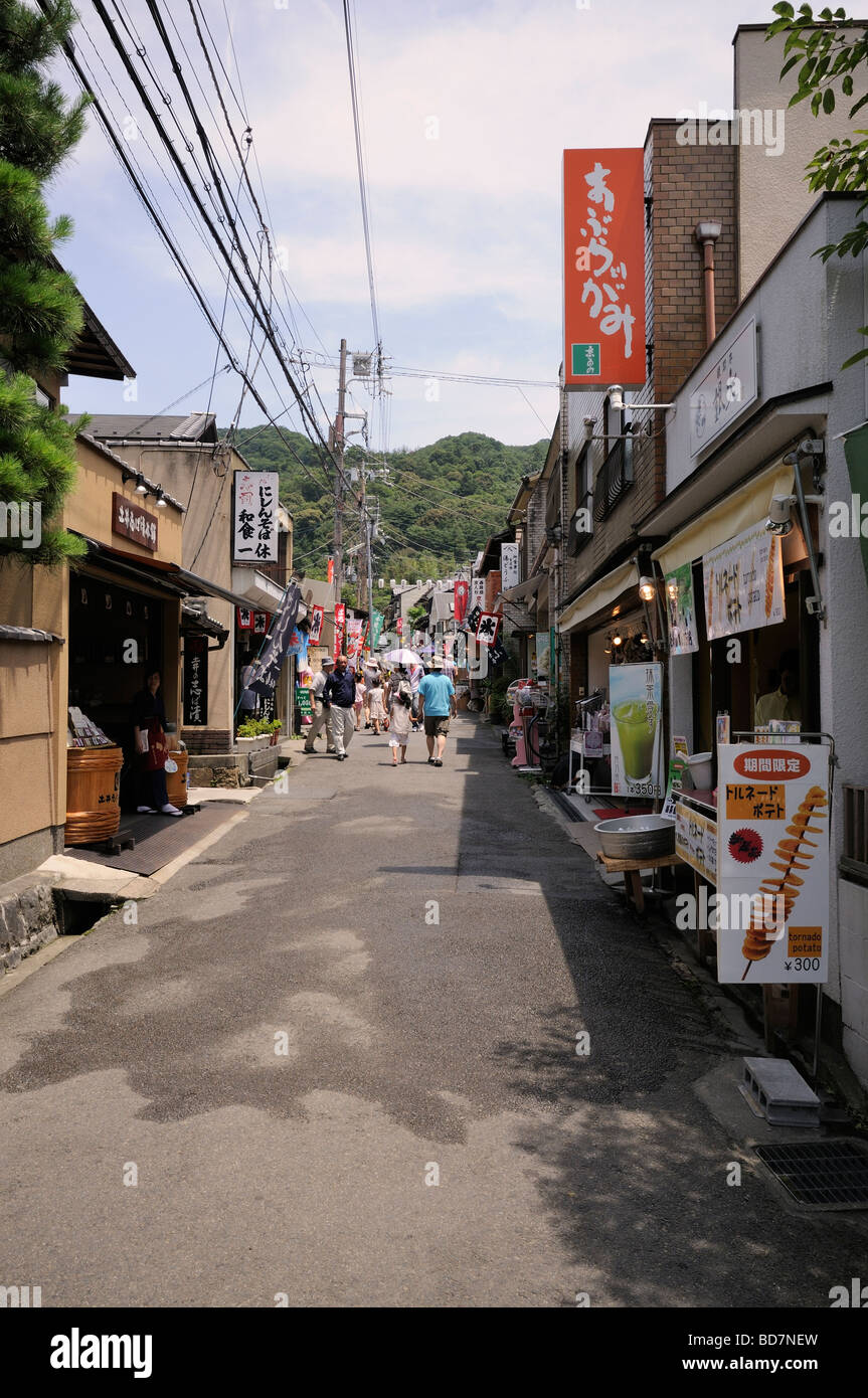 Strada di guida per Ginkaku-ji (Tempio del Padiglione d'argento). Sakyo-ku (Sakyo ward). Il protocollo di Kyoto. Kansai (aka Kinki) regione. Giappone Foto Stock
