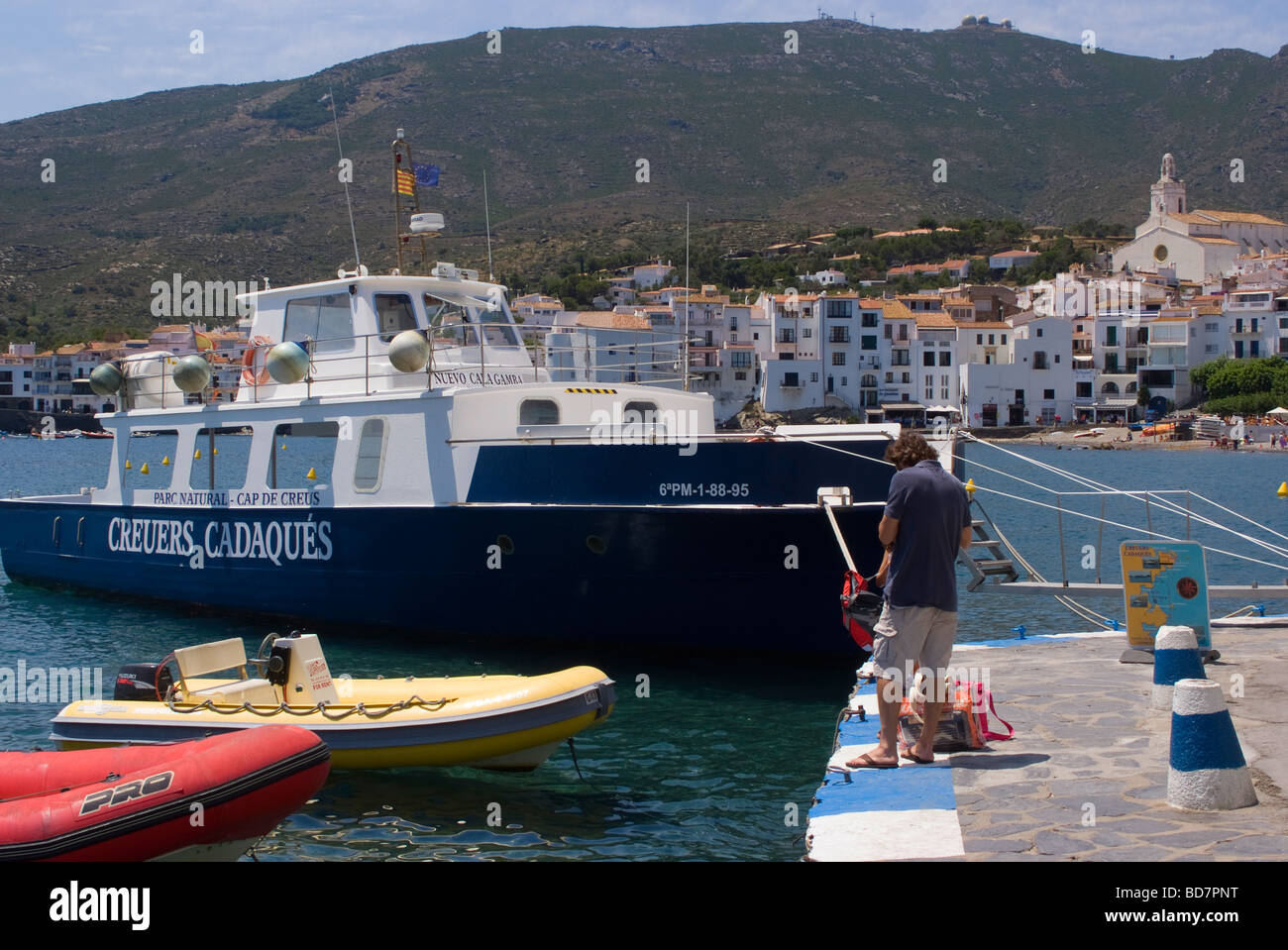 Il bellissimo Fiume città di Cadaques in Costa Brava Catelonia Mediterraneo Cap de Creus Penisola Spagna Espana Foto Stock