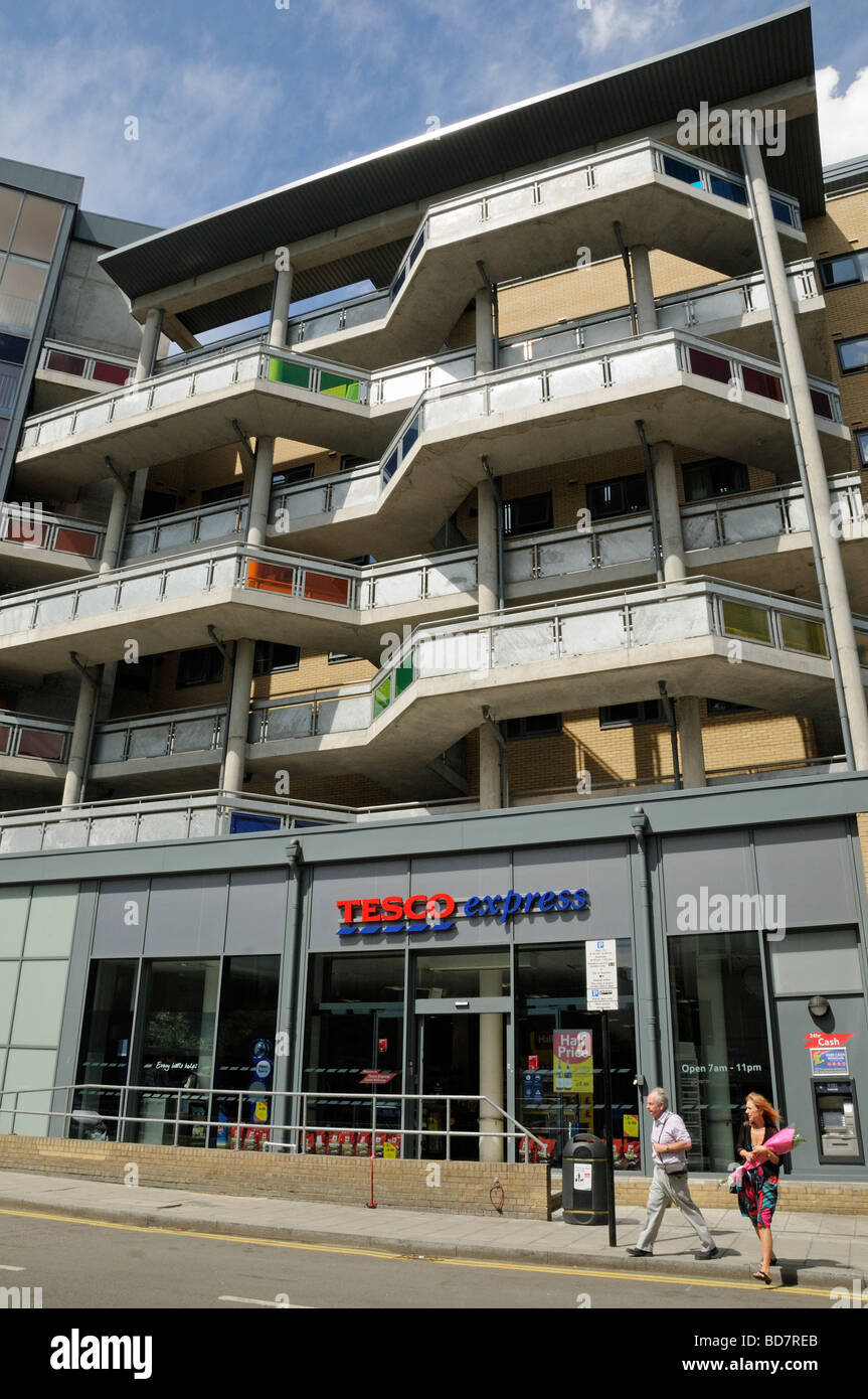 Tesco Express Holloway Londra Inghilterra REGNO UNITO Foto Stock