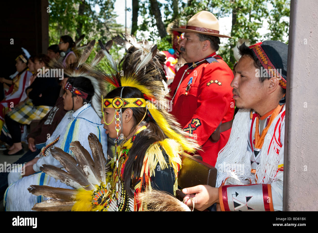 North American Plaims nativa indiana in abito tradizionale a Pow Wow nel villaggio indiano a Calgary Stampede Foto Stock