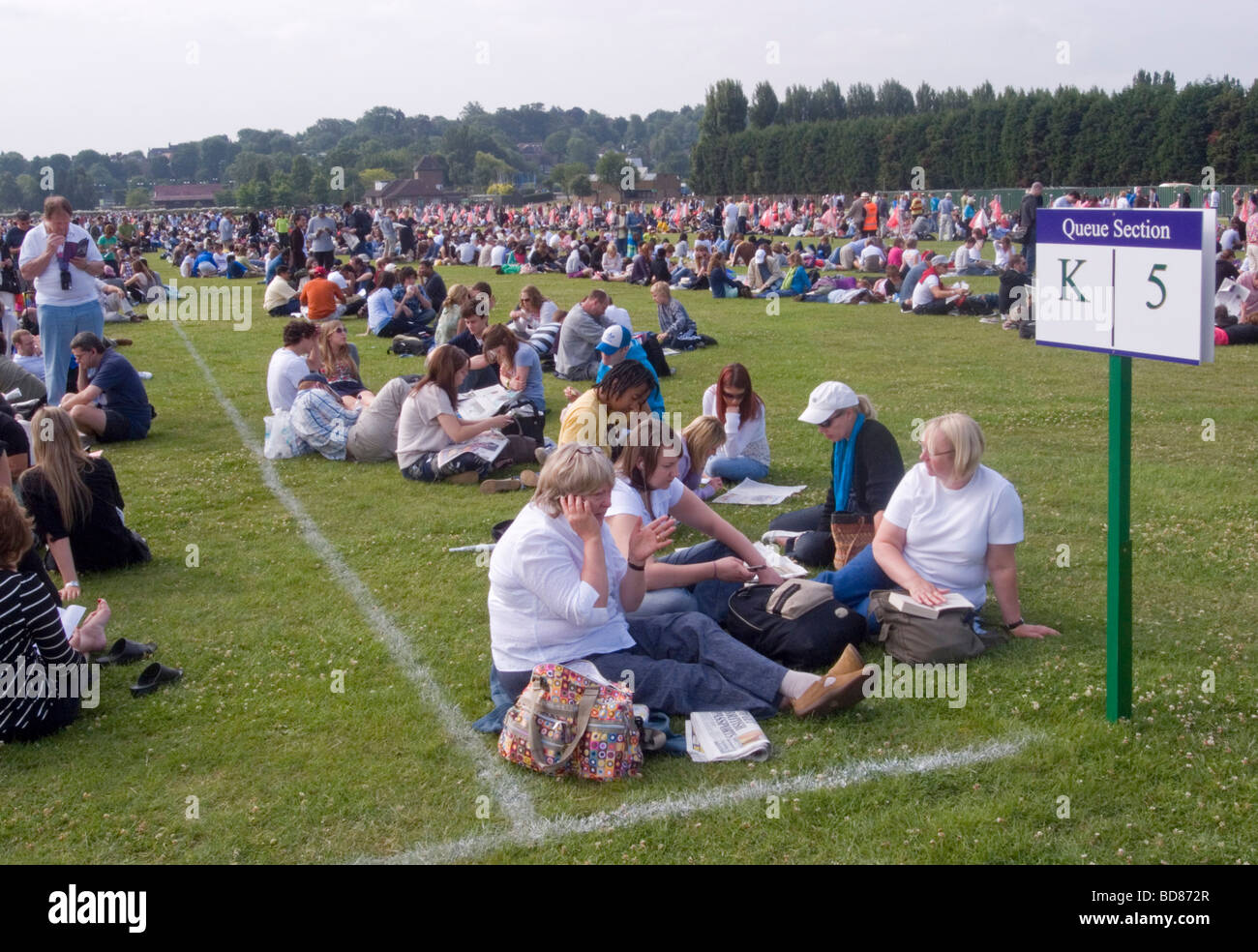 In coda per il torneo di Wimbledon Tennis campionati di Wimbledon Park Londra Inghilterra REGNO UNITO Foto Stock