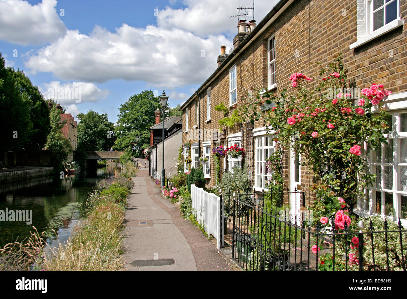 La stoltezza isola cottages fiume Lee Hertford Foto Stock