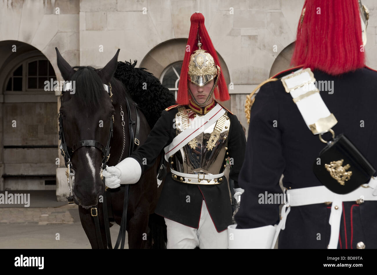 Cerimoniale di modifica delle spalliere uniformata delle Guardie a Cavallo all'Admiralty Arch, Whitehall, Londra Foto Stock