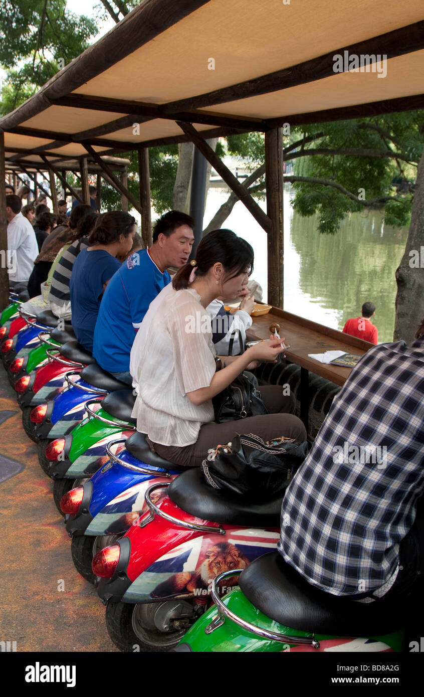 Banca Canale di Beagle ristorante nel ricostruito recentemente Camden Lock Village Foto Stock