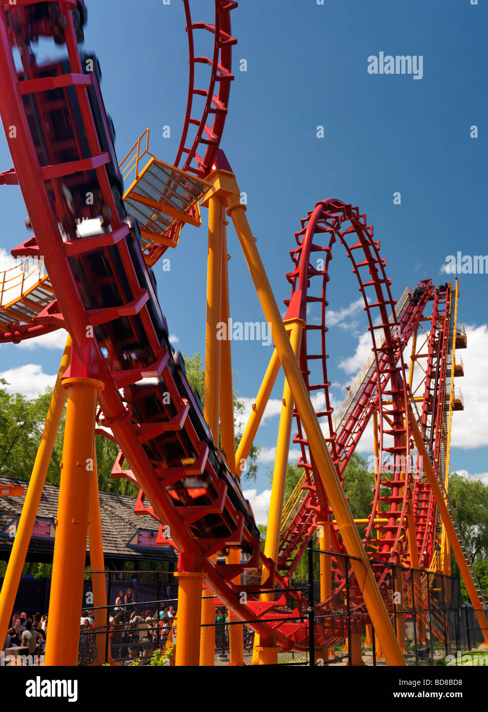 La Bat roller coaster al Canada's Wonderland Amusement Park Foto Stock