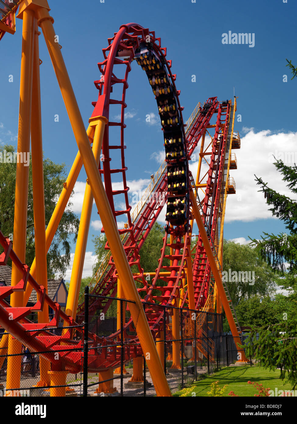 La Bat roller coaster al Canada's Wonderland Amusement Park Foto Stock