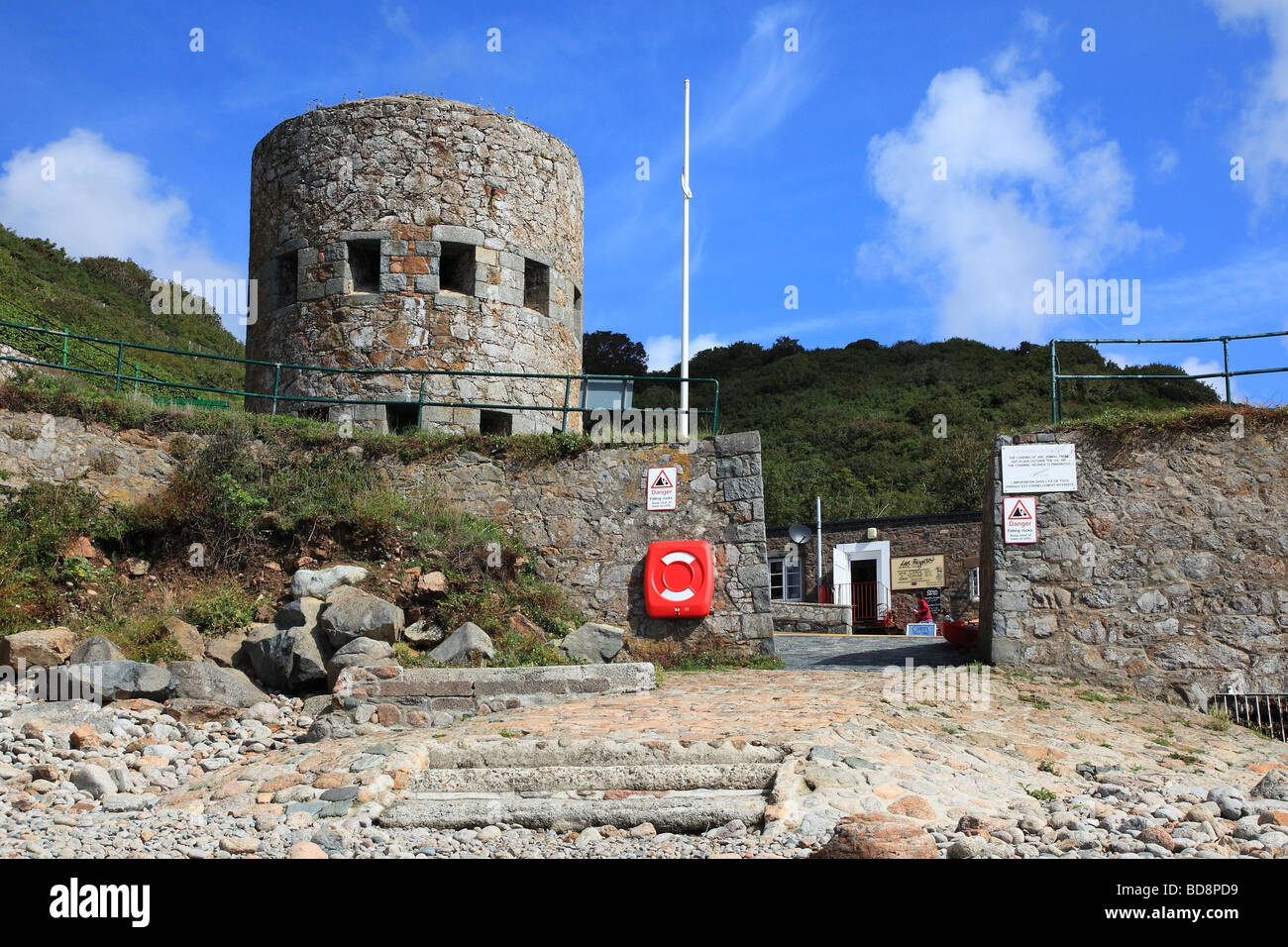 Torre in Petit bot Bay a Guernsey Isole del Canale Foto Stock