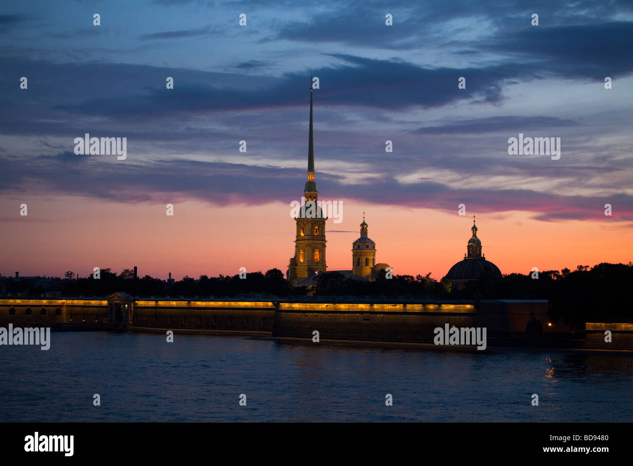 La fortezza di Pietro e Paolo su sfondo al tramonto, San Pietroburgo, Russia Foto Stock