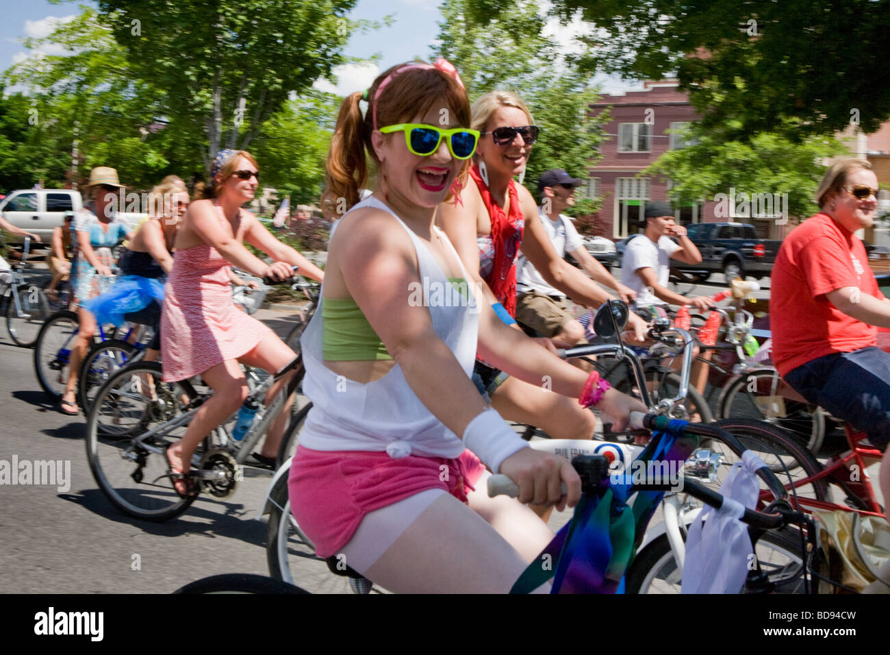 La libertà Parade sulle biciclette è diventata un unsanctioned 4 luglio tradizione nella curvatura Oregon Foto Stock