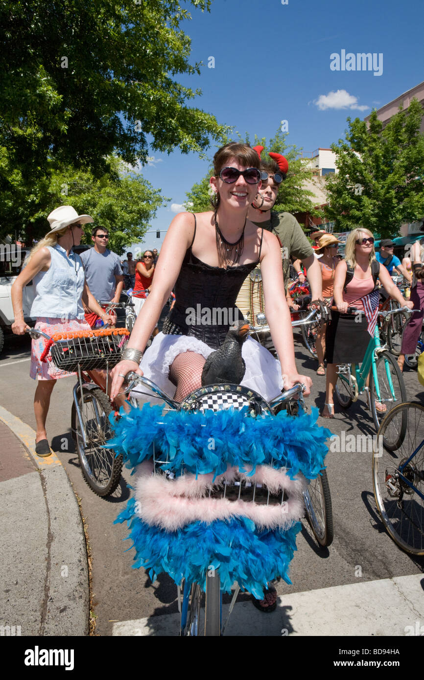 La libertà Parade sulle biciclette è diventata un unsanctioned 4 luglio tradizione nella curvatura Oregon Foto Stock