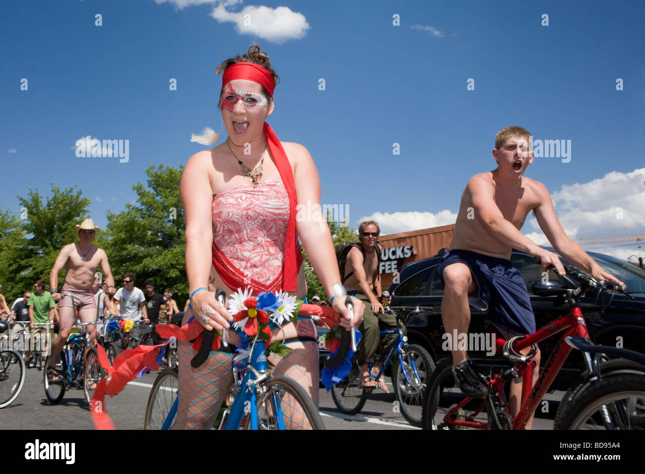 La libertà Parade sulle biciclette è diventata un unsanctioned 4 luglio tradizione nella curvatura Oregon Foto Stock