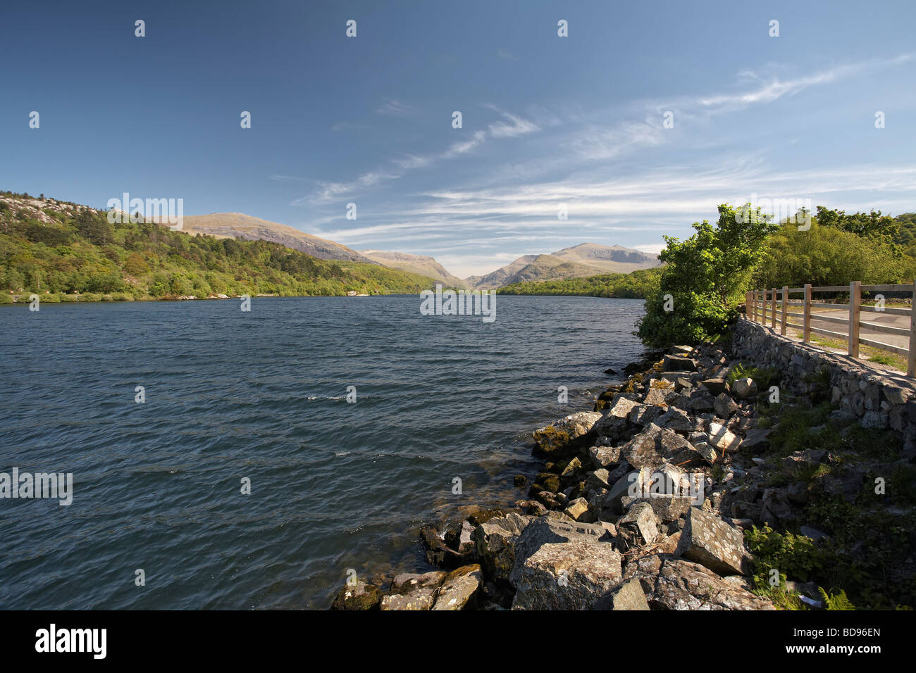 Llyn Padarn Lake e Snowdonia Gwynedd Wales UK Foto Stock