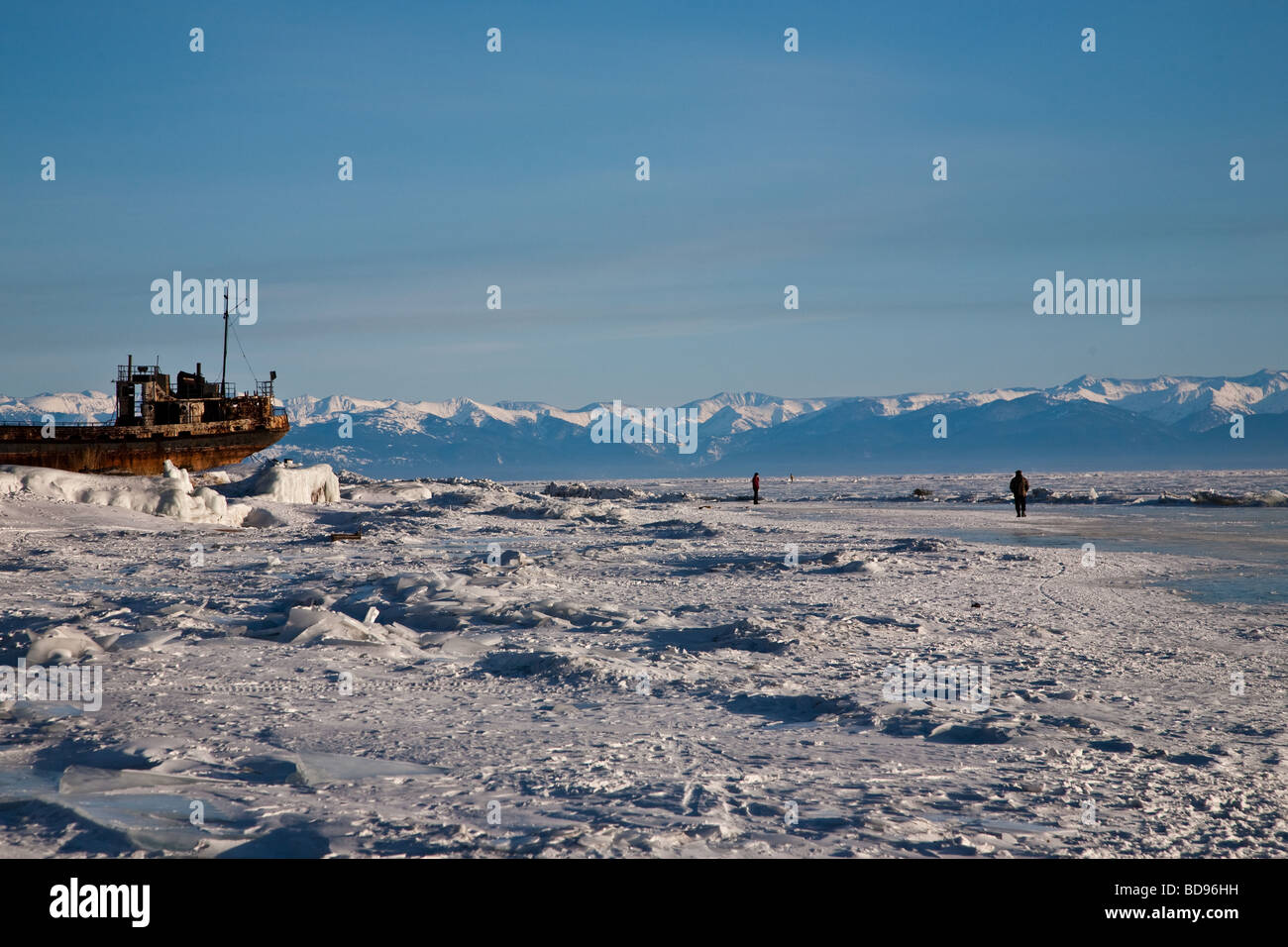Relitto di nave, Listvyanka, Lago Baikal, Siberia, Russia Foto Stock