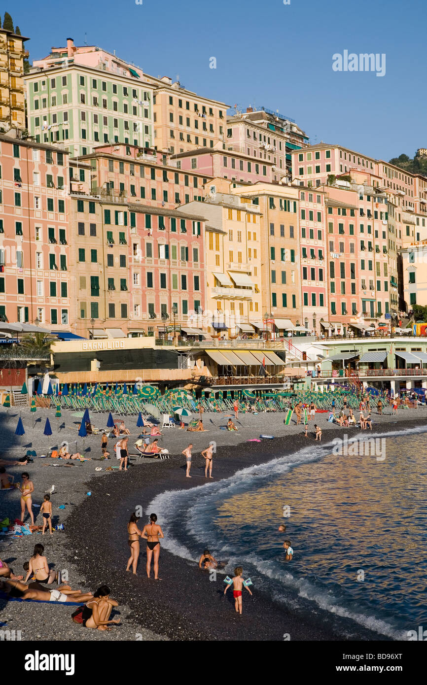La spiaggia principale di Camogli, Liguria, Italia Foto Stock