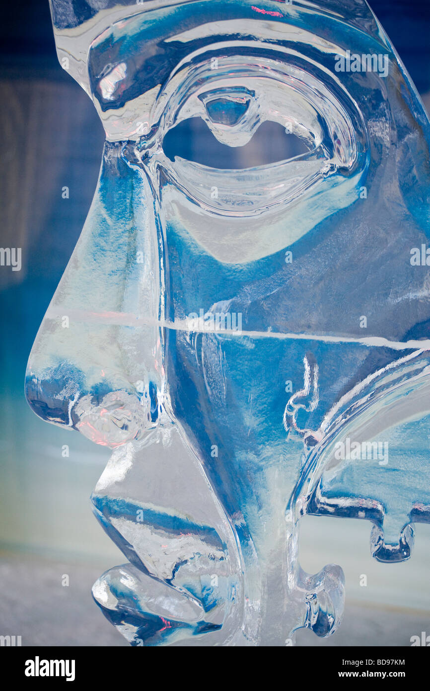 Dettagli dalla scultura di ghiaccio le effemeridi di Samuel Girault. Foto Stock