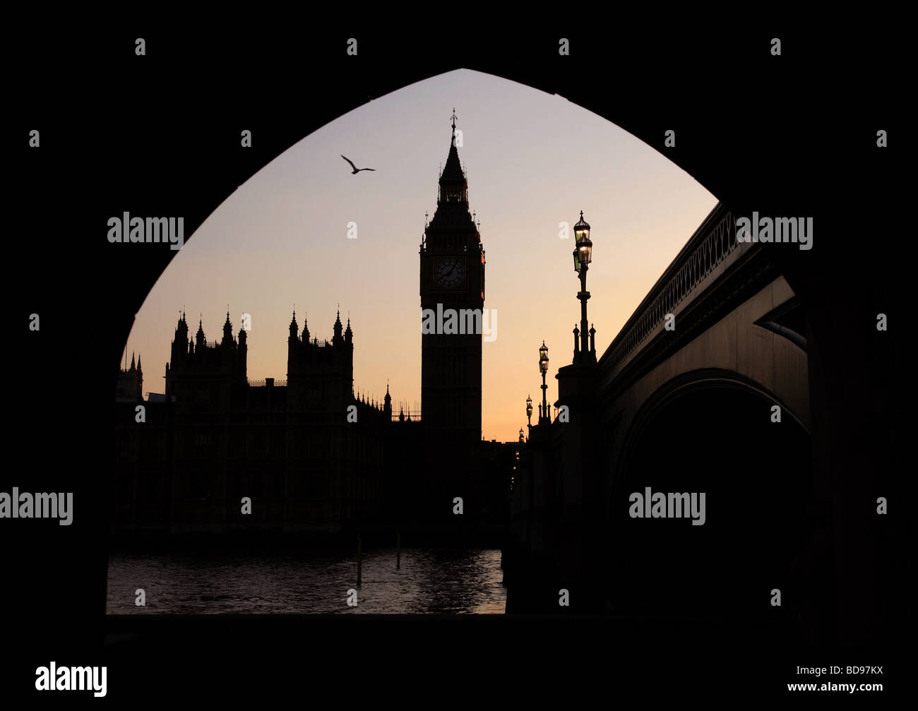 La Casa del Parlamento e il Westminster Bridge visto dal Southbank, London REGNO UNITO Foto Stock