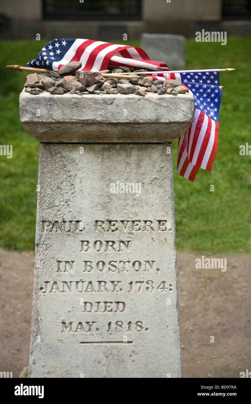 Tomba di Paul Revere nel granaio di seppellimento di massa il terzo più antico cimitero degli Stati Uniti Boston Massachusetts Foto Stock