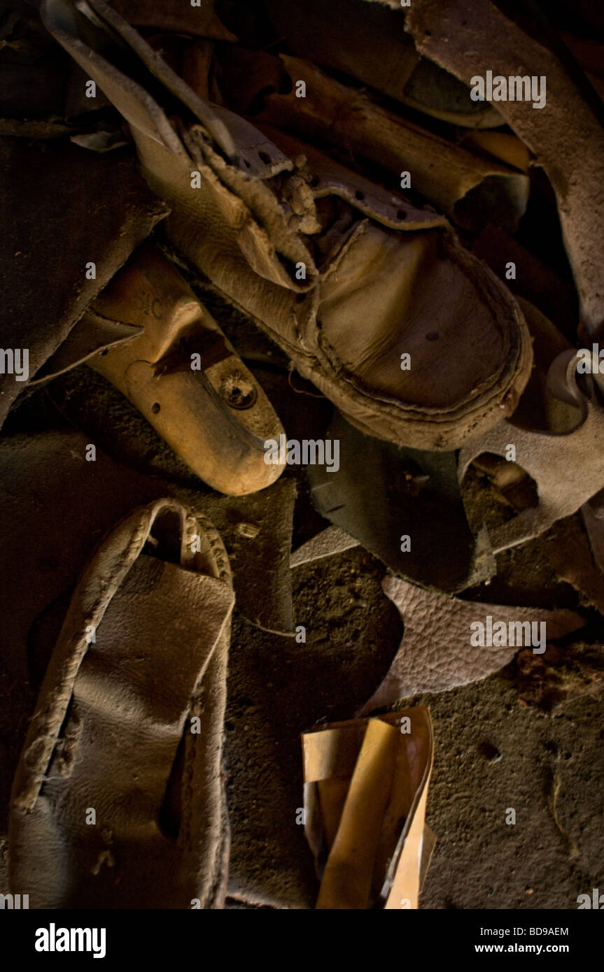 Cobbler di vecchi materiali di consumo Foto Stock