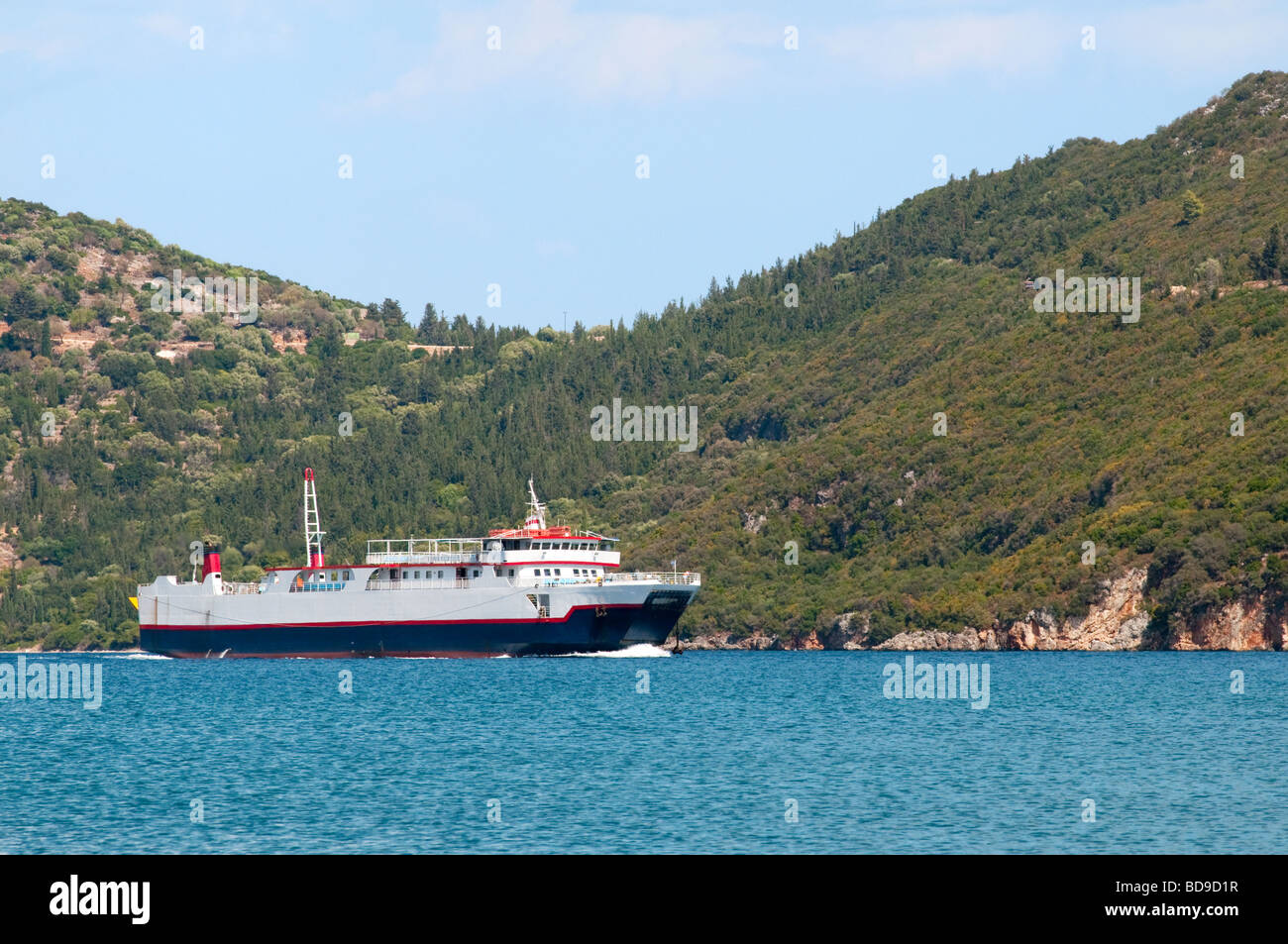 Il greco grande traghetto per il trasporto di passeggeri e automobili Foto Stock