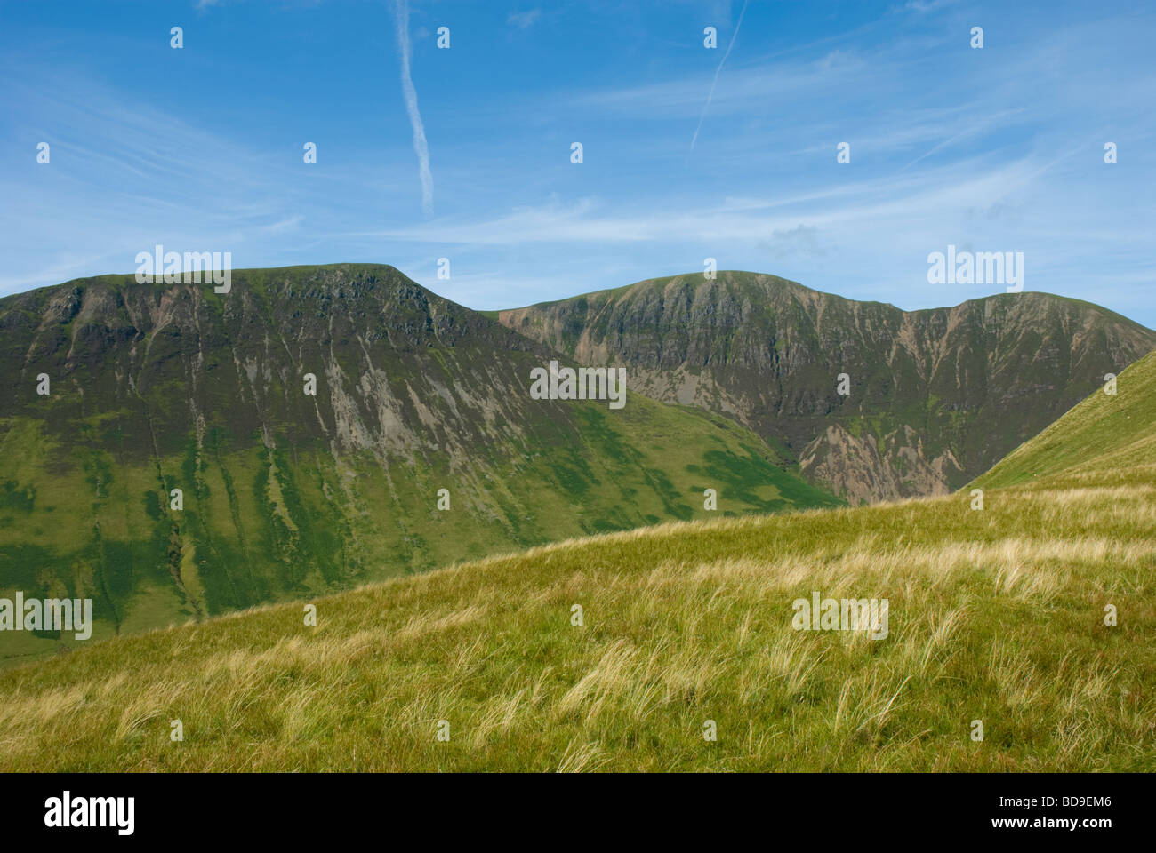 Scar Crags preso dal Knott Rigg nel distretto del lago, Cumbria Foto Stock