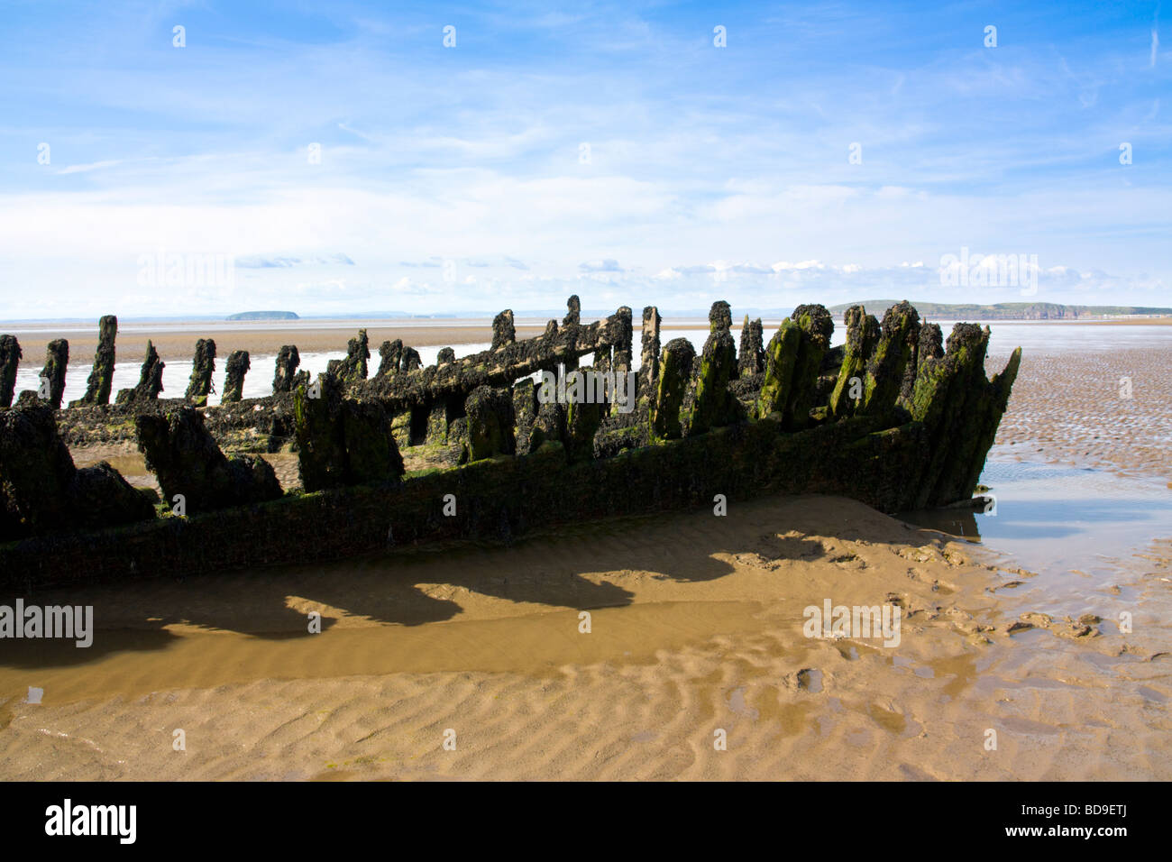 Il relitto della nave norvegese SS Nornen sulla spiaggia Berrow Somerset England Regno Unito Foto Stock