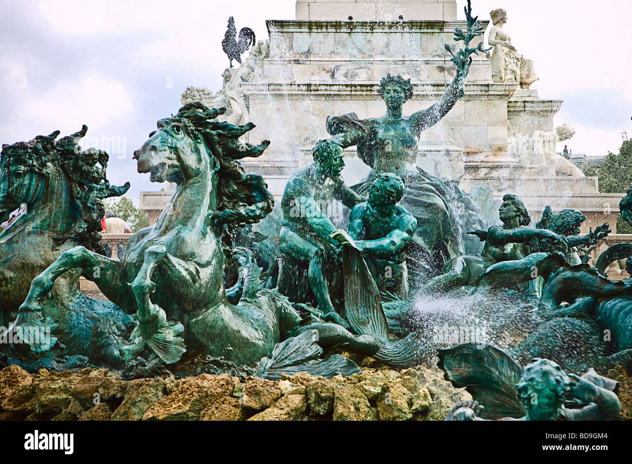 Fontana in bronzo monumento set aux Girondins Bordeaux Francia Foto Stock