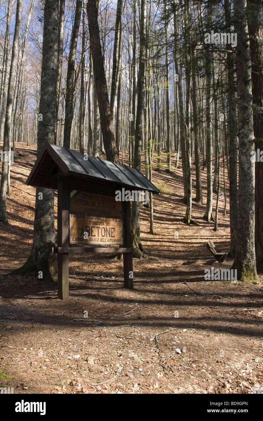 Segno di benvenuto a Abetone parco nazionale in primavera Foto Stock