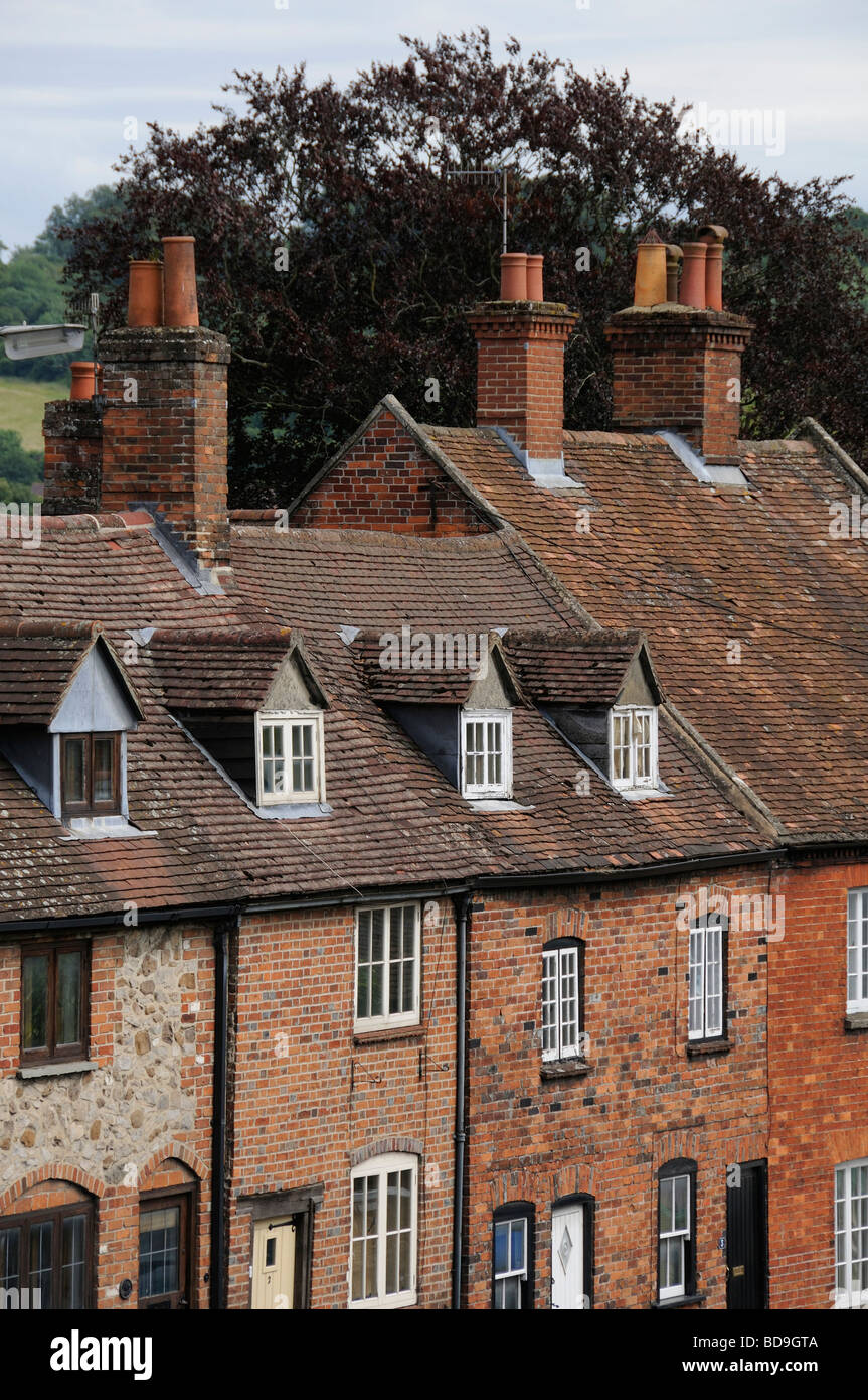 Mattone rosso case a schiera in Marlborough, Wiltshire, Inghilterra, Regno Unito Foto Stock