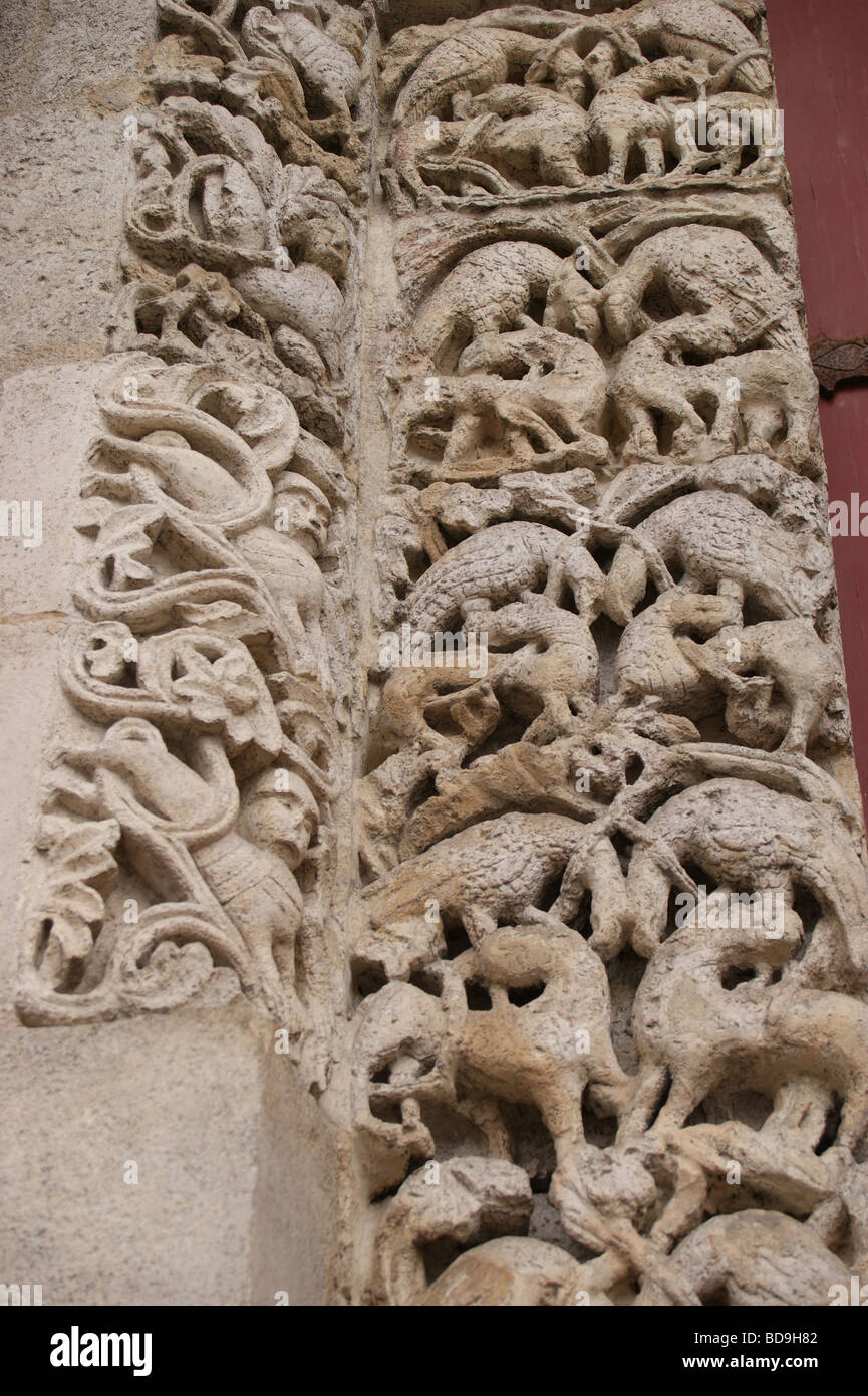 Norman intaglio delle bestie mitiche, chiesa di Sainte Croix, Bordeaux, Gironde, Nouvelle-Aquitaine, Francia Foto Stock