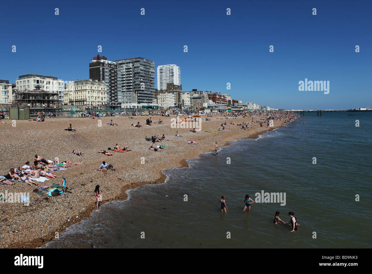 Le estati calde giornata sulla spiaggia di Brighton, Inghilterra. Foto Stock