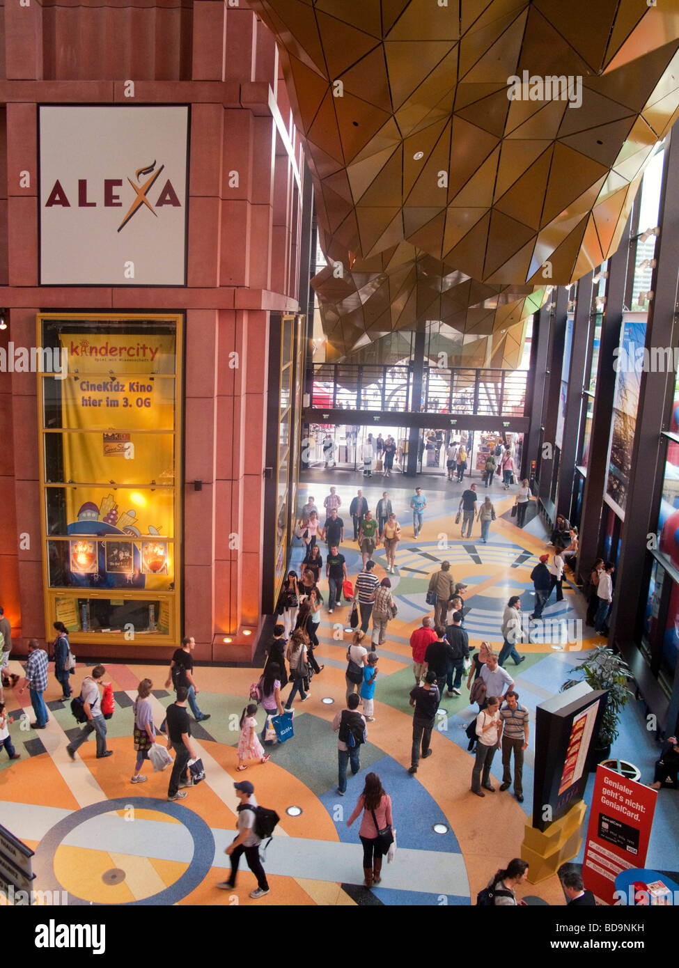 Berlin Alexa shopping center Alexander square Berlino Germania Foto Stock