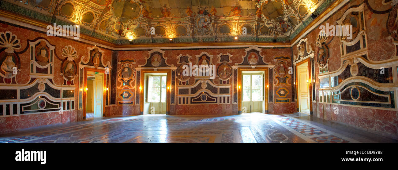 La sala da ballo di specchi della barocca Villa Palagonia Baghera Sicilia  Foto stock - Alamy